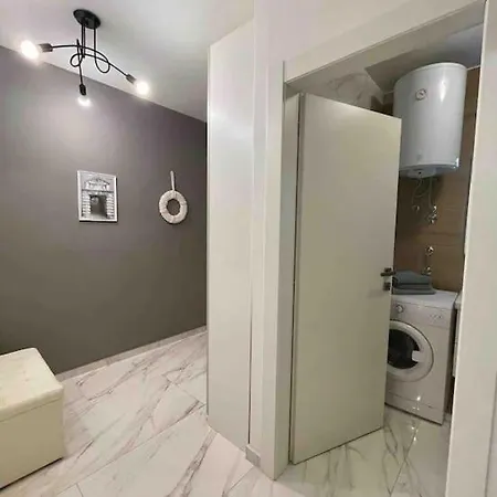 Sunny & Stunning Apartman *