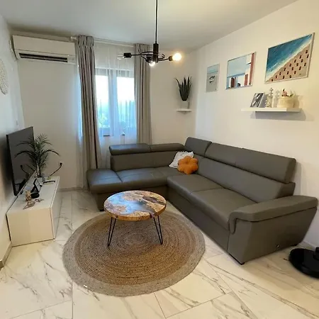 Sunny & Stunning Apartment