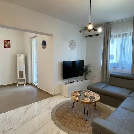 Apartment Sunny & Stunning